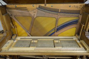 Übel & Lechleiter Klavier Restaurierung